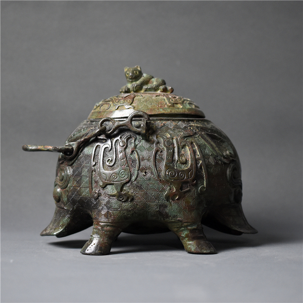 Yuruyi Antique Bronze Ware Decoration Spring and Autumn Warring States Pig Tieliang Ancient Wine Ware Wine Museum Collection Exhibition