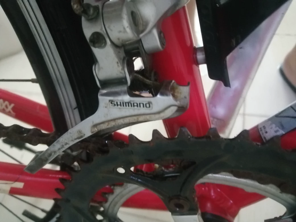 Second -hand Jienter spi 2700 highway bicycles have broken hands after the bicycle