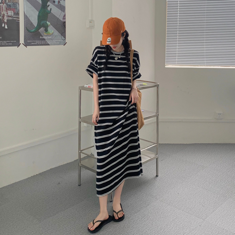 Striped Short-Sleeved Nightgown for Women in Summer, Loose and Slimming, Lazy Style, Casual Long Skirt with Slit Above the Knee, Can Be Worn Outside, Trendy