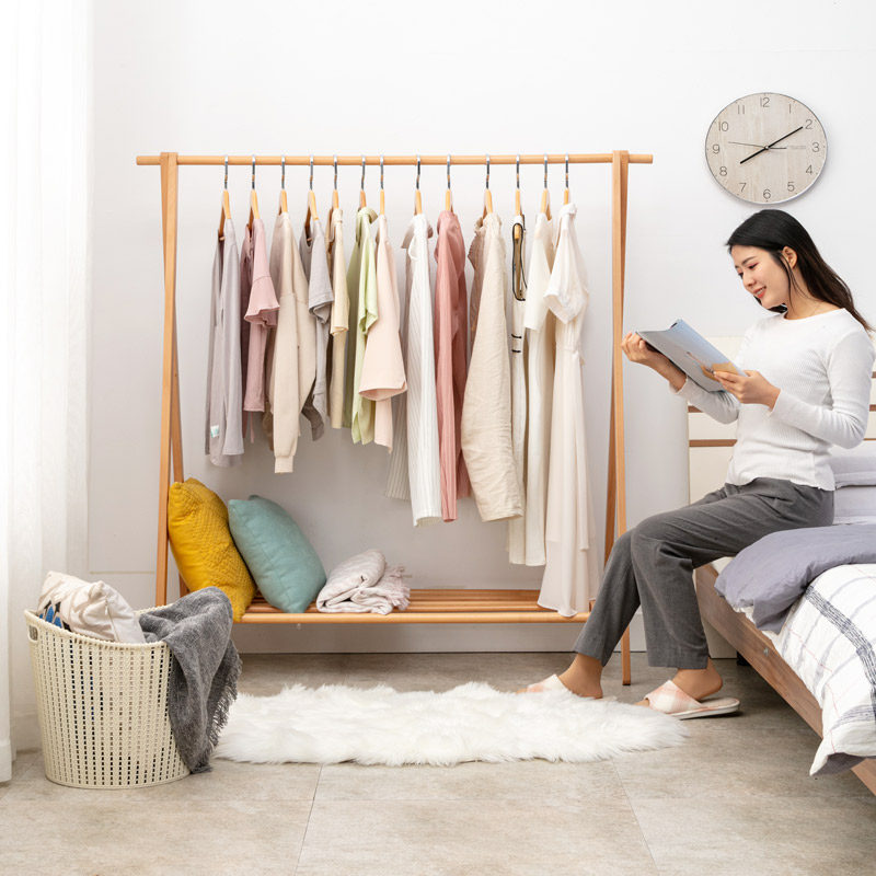 Solid wooden cap frame on the ground floor of Nordic floor hanger room simple clothes shelf bedroom small clothes rack