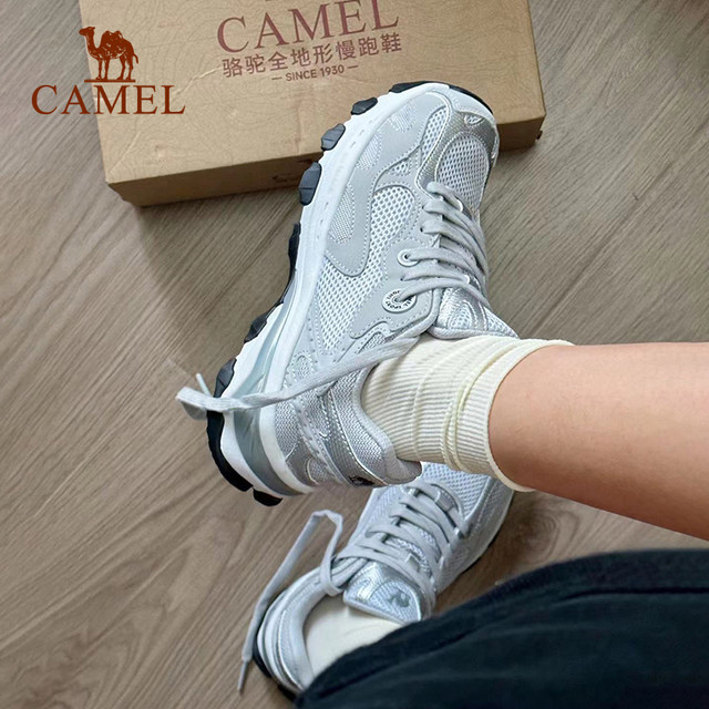 ເກີບແລ່ນ Camel Roaming Silver Grey ເກີບແລ່ນສໍາລັບຜູ້ຊາຍແລະແມ່ຍິງ breathable ແລະ versatile Retro Casual Dad Shoes Sneakers