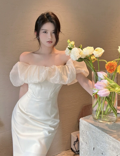 Свадебное платье, изысканный стиль, открытые плечи