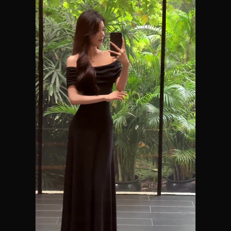 Black Ankle-Length Maxi Dress, Seaside Vacation, High-End Niche Design, Hepburn Style One-Shoulder Dress