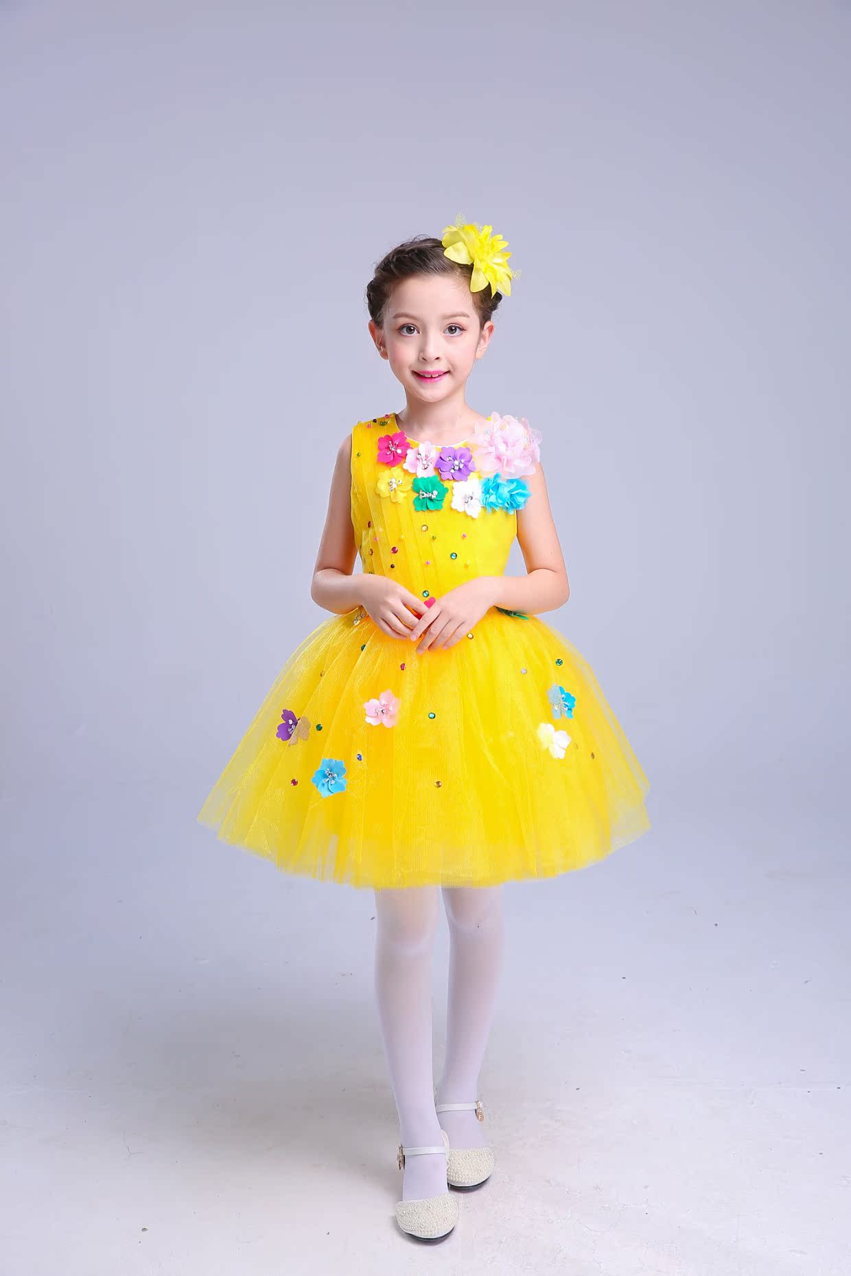 Trẻ em biểu diễn quần áo mẫu giáo khiêu vũ cô gái váy fluffy váy công chúa học sinh hợp xướng trang phục biểu diễn màu vàng đồ bộ cho bé