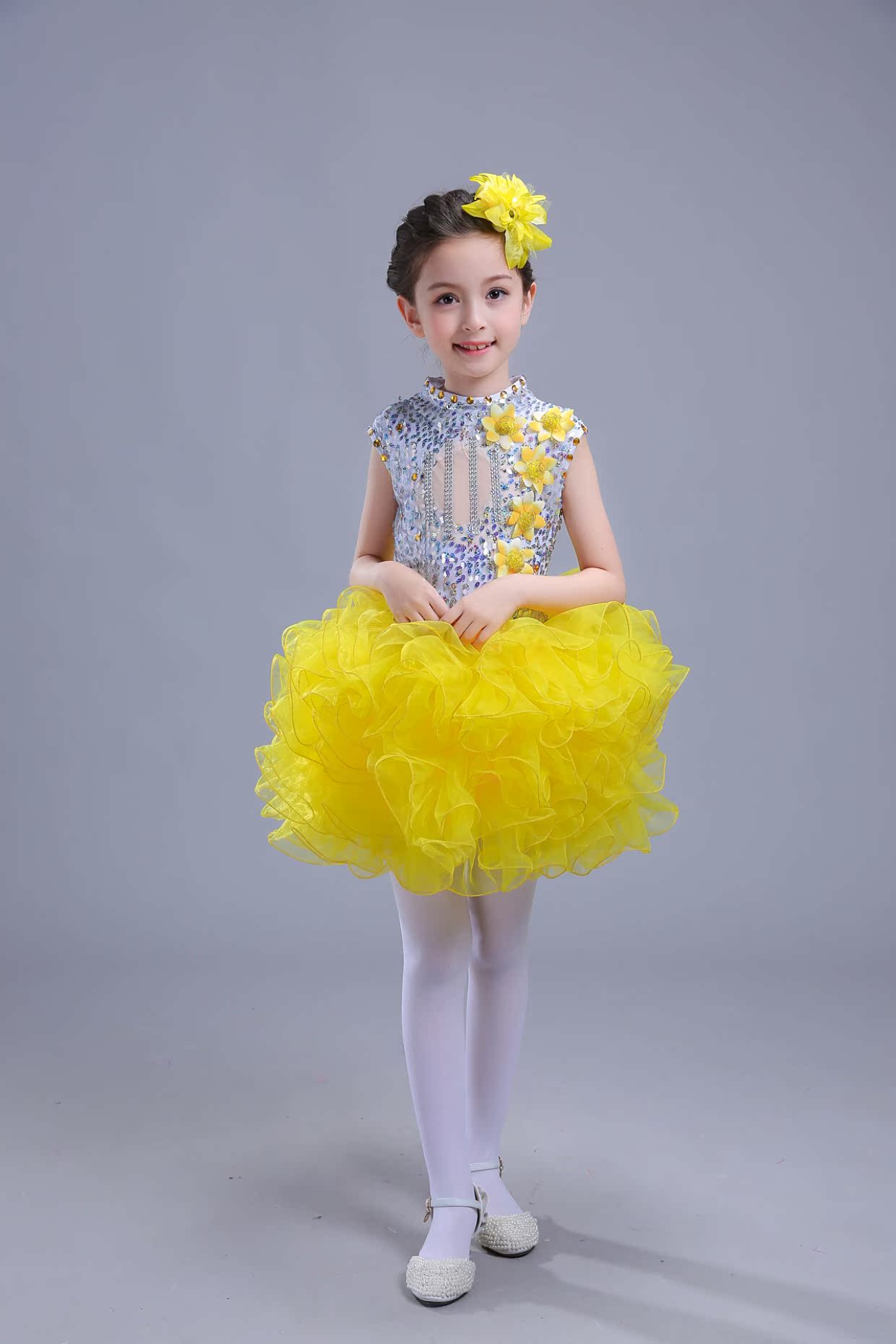 Trẻ em biểu diễn quần áo mẫu giáo khiêu vũ cô gái váy fluffy váy công chúa học sinh hợp xướng trang phục biểu diễn màu vàng đồ bộ cho bé