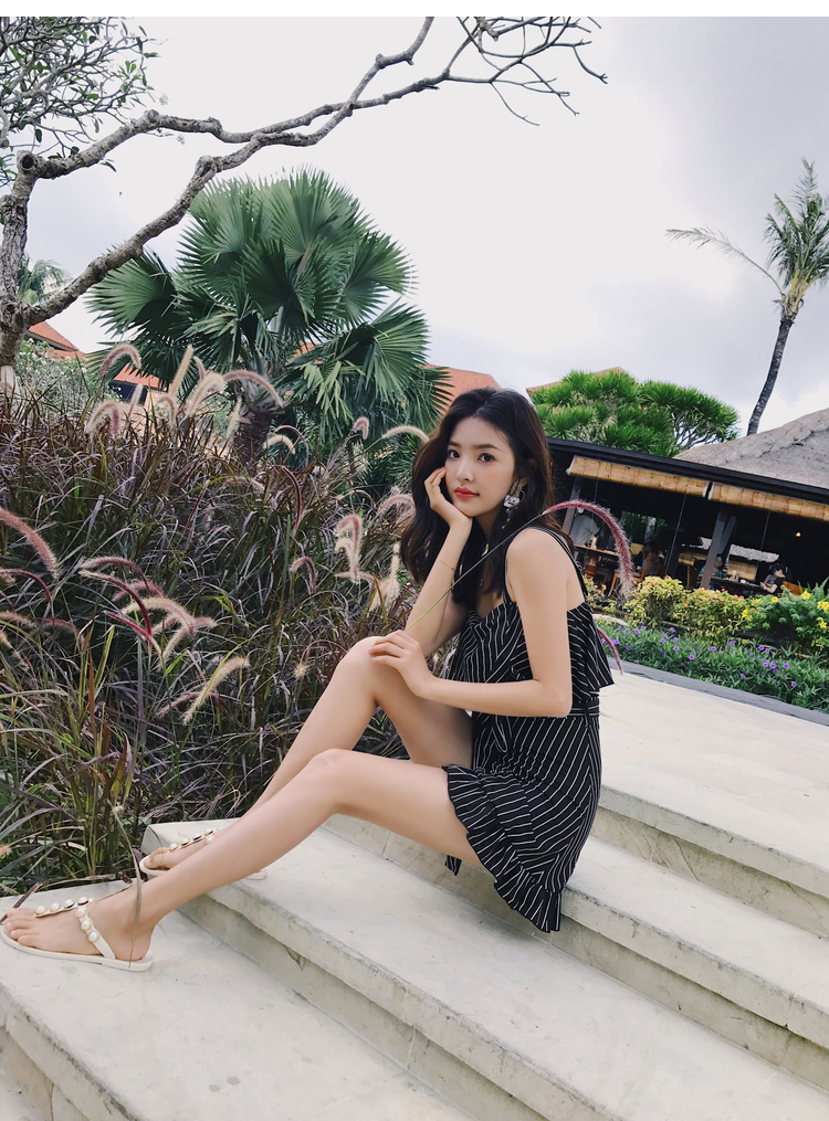 Áo tắm nữ một mảnh 2018 mới mùa xuân nóng bỏng phần phẳng góc bảo thủ che thịt thời trang Hàn Quốc sinh viên thon thả gợi cảm - Bộ đồ bơi One Piece váy bơi liền thân