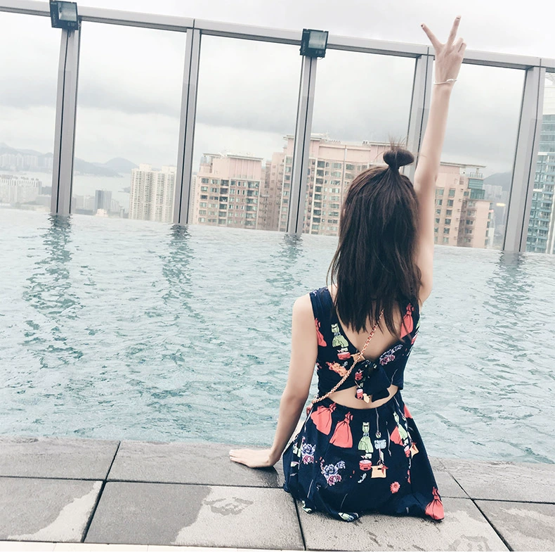 Phụ nữ áo tắm liền kề bụng bảo thủ giảm béo V-cổ ngực nhỏ Hàn Quốc tụ tập sinh viên tắm nước nóng mùa xuân - Bộ đồ bơi One Piece