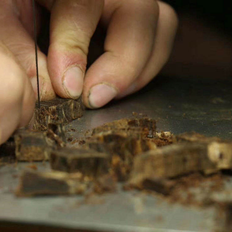 Live Yao spices incense Nha Trang odd Nan chess Nan powder incense old material hand string line incense submerged the old material woven