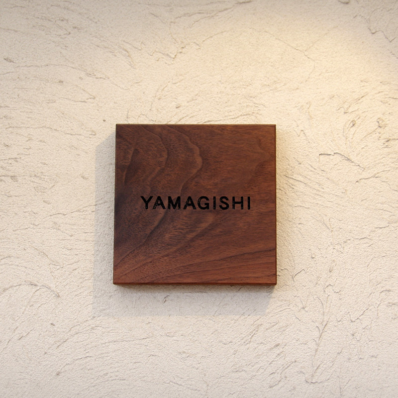 Walnuts Wood bronze word stainless steel word for custom Minjuku sign bag compartment door card studio decoration deck-Taobao