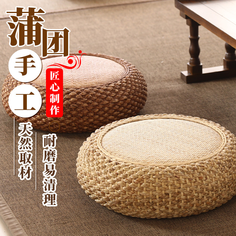 Fujiji-style fugu sits in the pier living room tatami household with thick sitting on the ground pier tea room meditation pad