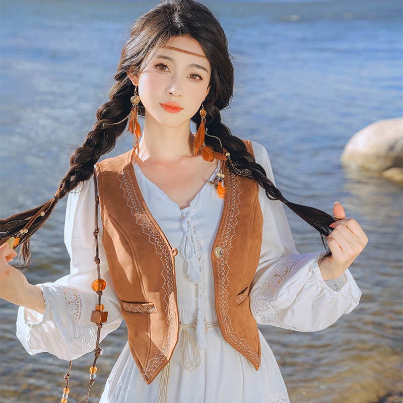 Vintage Heavy-Duty Embroidered Suede Short Vest for Women, Suitable for Dali Travel, Western Cowboy Style Vest Top Vintage Heavy-Duty Embroidered Suede Short Vest for Women, Suitable for Dali Travel, Western Cowboy Style Vest Top