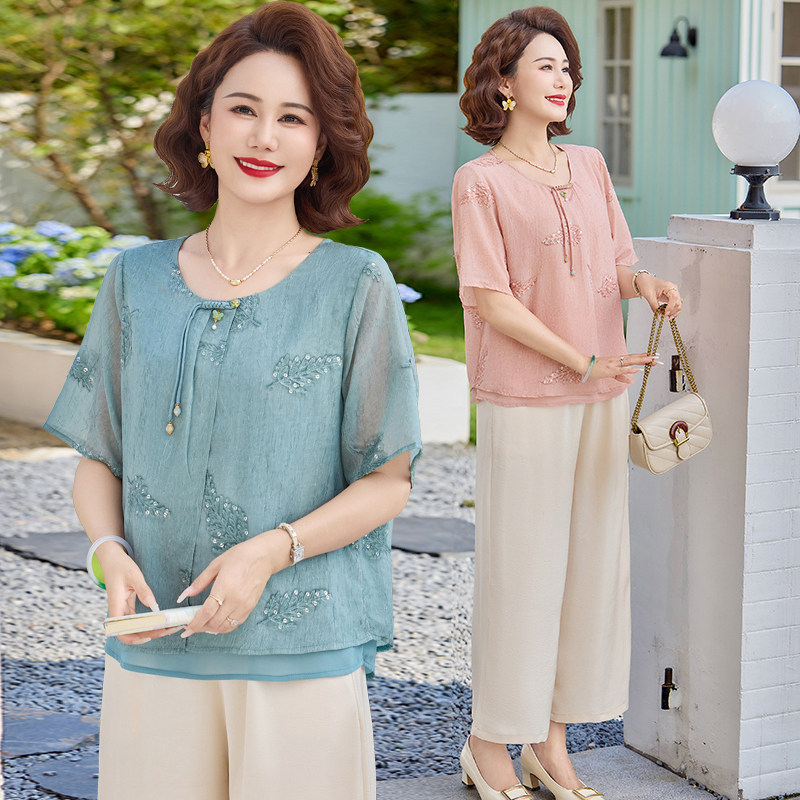 New Chinese Style Summer Outfit for Mothers, Fashionable Blouse for Middle-Aged Women Aged 50, Two-Piece T-Shirt Set for Middle-Aged and Elderly Women