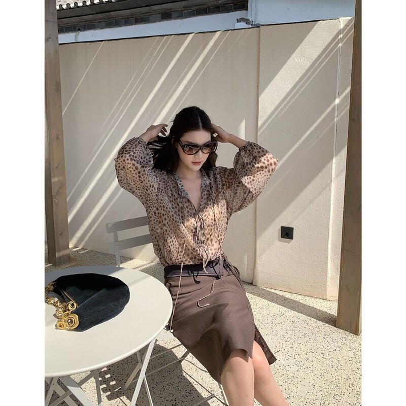 Summer New Retro Leopard Print Shirt for Women, Exquisite Commuter V-Neck Tie Design, Pure and Relaxed Style Top