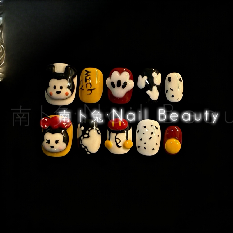 Mickey and Minnie] Hand-Painted 3D Bean-Shaped Nails, Pure Handmade, Cute Short Style, Hand-Painted, Detachable, New Year Style, Brightening Effect