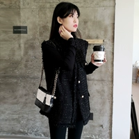 Черно-яркий шелковый модель