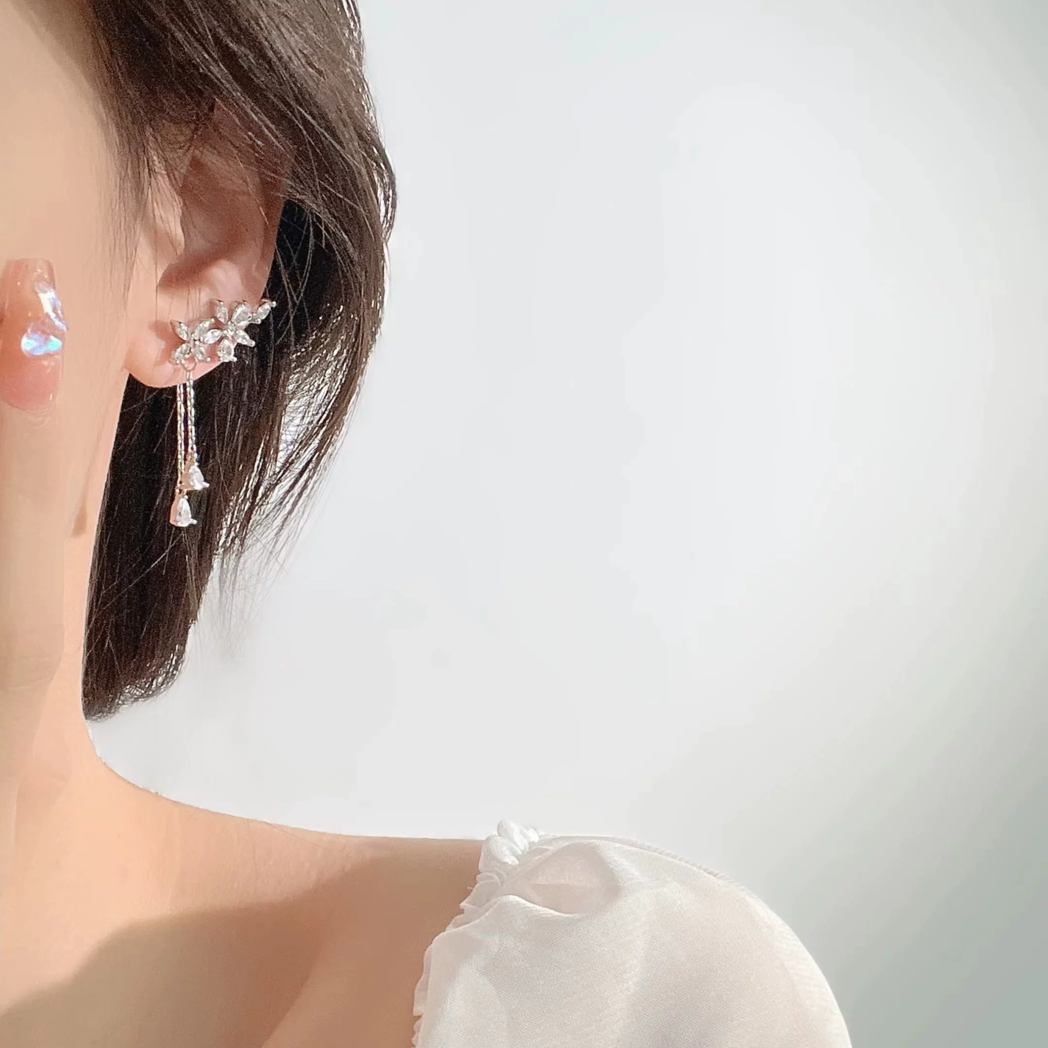 Ear clips, earrings with tassels, no pierced ears