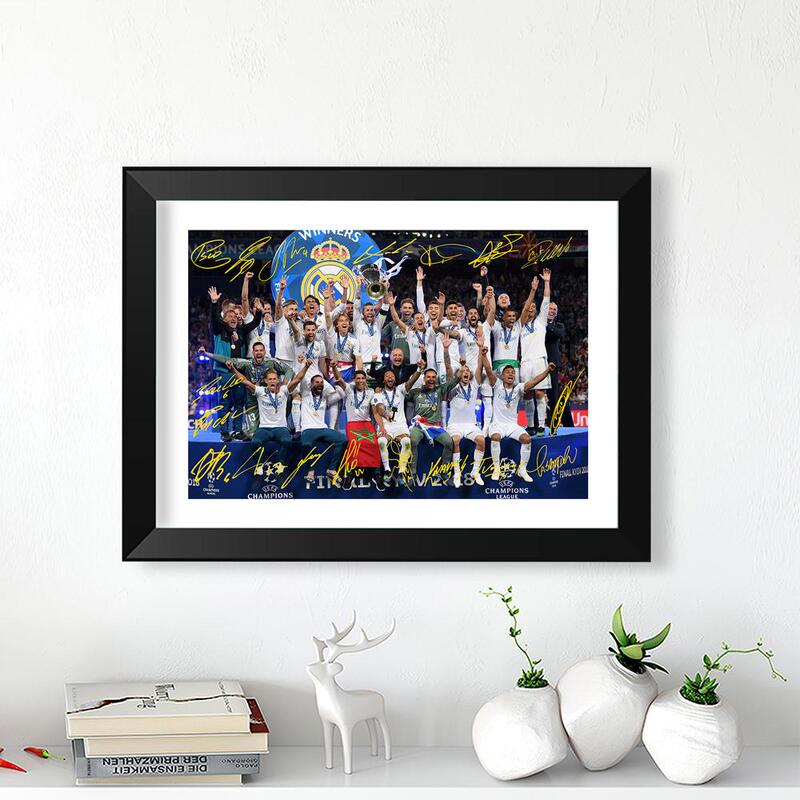 2018 Real Madrid Championship Family Portrait Solid Wood Photo Frame Bar Decoration Mural Table Ornament Cristiano Ronaldo Modric Commemorative Gift 2018 Real Madrid Championship Family Portrait Solid Wood Photo Frame Bar Decoration Mural Table Ornament Cristiano Ronaldo Modric Commemorative Gift