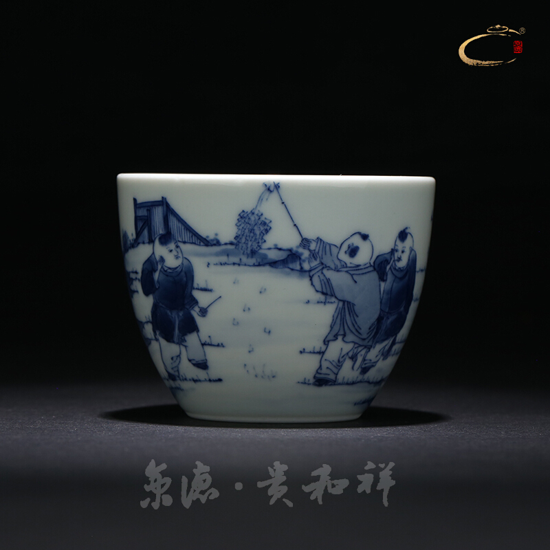 Jingdezhen blue and white pine forest and auspicious hand - made kung fu tea set on high CPU master cup a cup of pure checking sample tea cup