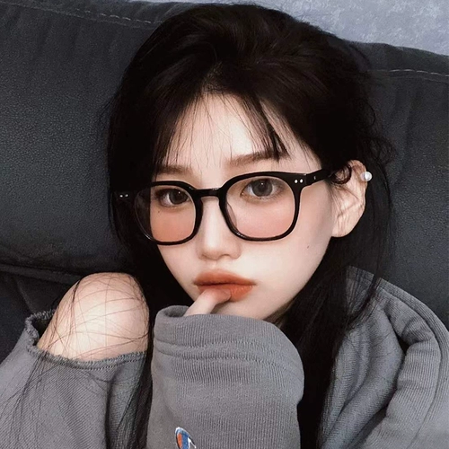 Румяна для женщин в том же стиле, что и Douyin Xiaohongshu, черная оправа без макияжа, глаза могут быть оснащены градиентной пудрой для близорукости, чтобы предотвратить синий свет