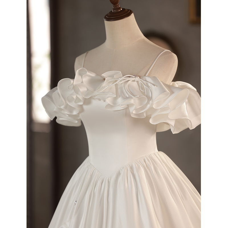 Retro wedding dress suitable for photo sessions, french style, lifting effect, open shoulders Retro wedding dress suitable for photo sessions, french style, lifting effect, open shoulders