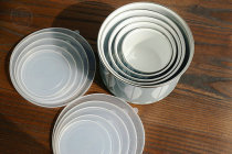 Leaves with larger defects Enamel sealed bowl Refrigerator storage Enamel bowl Fresh-keeping bowl Snack storage box 2 sets of lids