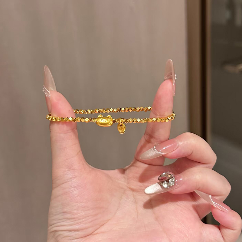 Gold-Colored Sparkling Lucky Cat and Goldfish Bracelet for Women, Light Luxury Niche Party Bead Bracelet, Broken Gold Cat Jewelry