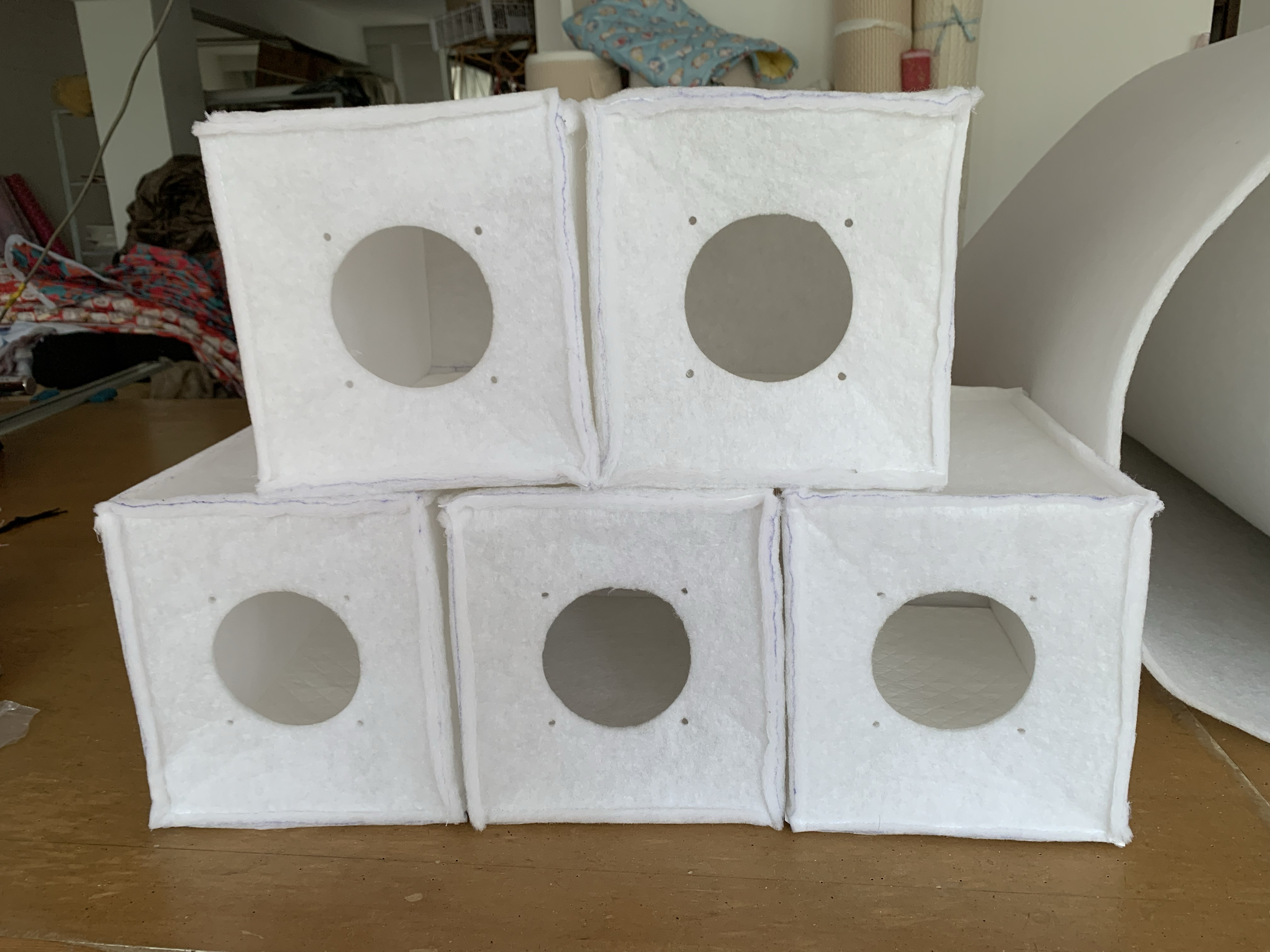 宠物旅行伴侣：航空箱内胆的多重守护功能