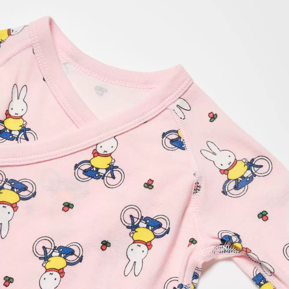 UNIQLO Детская UT Книга-рисунок кооперационная серия накидка для бедер длин sleeves 1-комплект 481845 478391