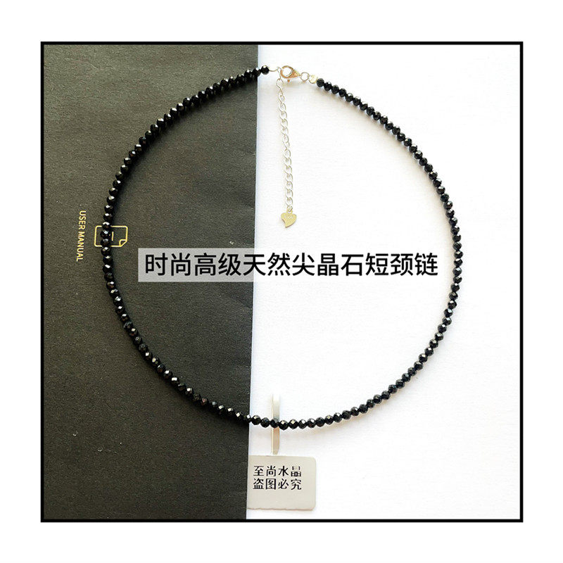 オリジナルデザインの天然ブラックスピネルクリスタルを使用した、女性向けの細身の鎖骨ネックレス。ファッショナブルでクール、そして高級感があります。