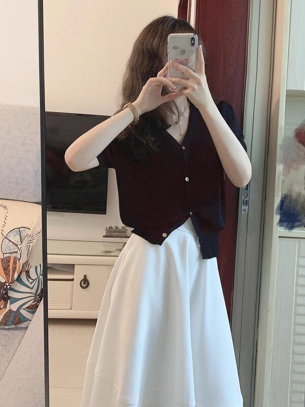 Summer Ice Silk Short-Sleeved Elegant V-Neck Black Knitted Cardigan for Women, Thin Short Style, Waist-Cinching Puff Sleeve Top T-Shirt