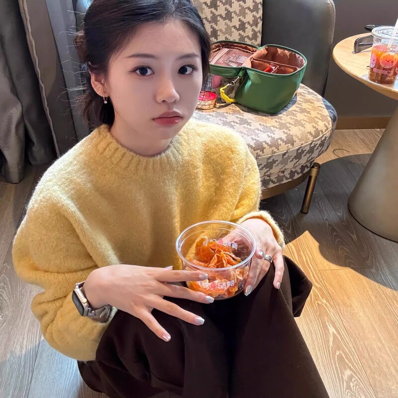 Yellow Soft Round-Neck Sweater for Women, New Autumn and Winter Style, Loose and Lazy Style, Pullover Long-Sleeved Knitted Sweater, Inner Layer Top Yellow Soft Round-Neck Sweater for Women, New Autumn and Winter Style, Loose and Lazy Style, Pullover Long-Sleeved Knitted Sweater, Inner Layer Top