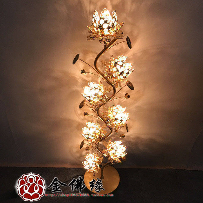 Seven Pints Golden Hollowed-out Strokes of lotus lanterns for the Buddha's light Buddhist Hall Lights and lanterns with lanterns and lanterns for lanterns and lanterns.