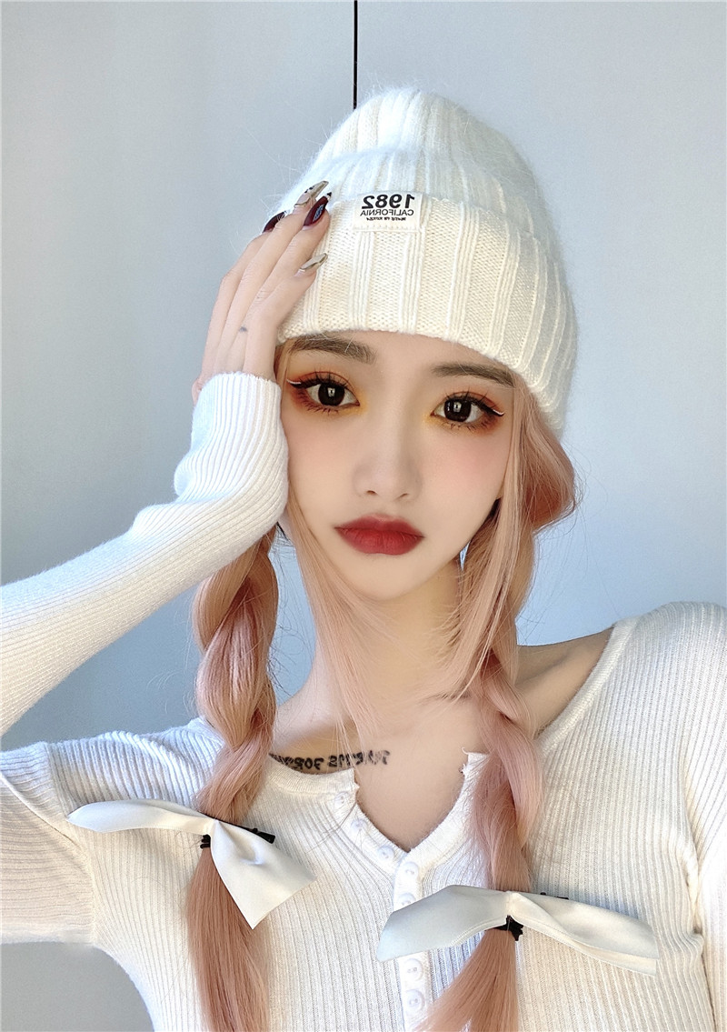 Women's Cute Solid Color Eaveless Wool Cap display picture 4