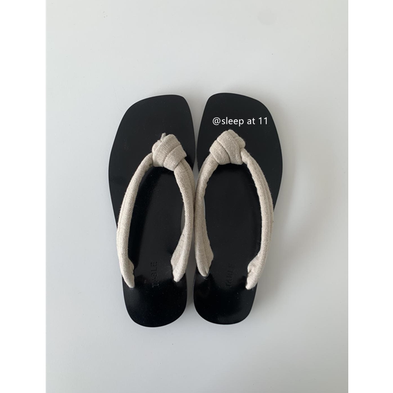 Sleep at 11 (5 11 10 :00NEW) paired with a Korean minimalist 100 hitch herringbone slippers