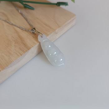 Natural jadeite green bean jade pendant necklace