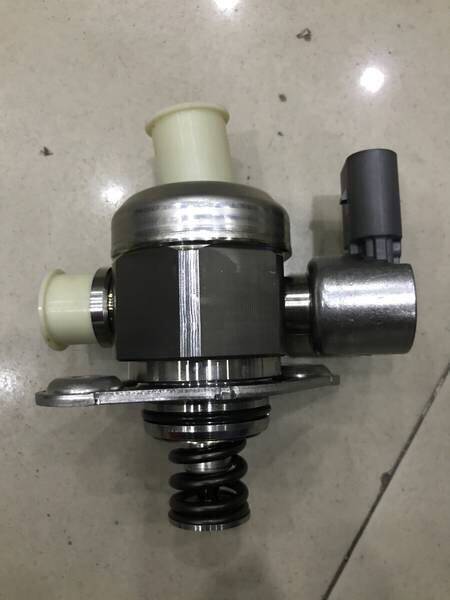 Volkswagen New Passat Magotan CC Skoda Octavia Hao Rui Tiguan 1 8T High Pressure Fuel Pump