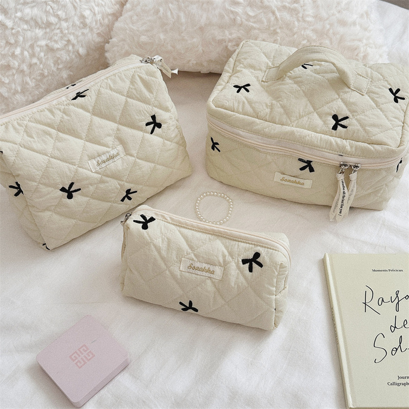 Embroidered Bow Quilted Quilted Cosmetic Bag Large Capacity Toiletry Bag Storage Bag Skin Care Product Travel Bag