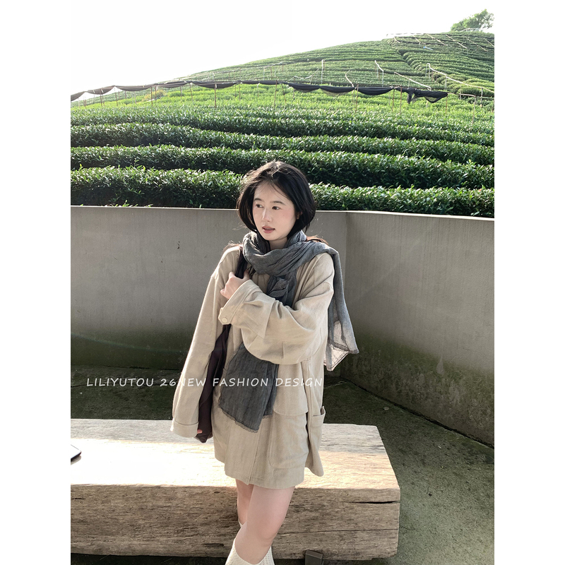 Lili Taro, a Unique Textured Loose-Fitting Versatile Gentle Style Short Trench Coat for Women in Spring and Autumn