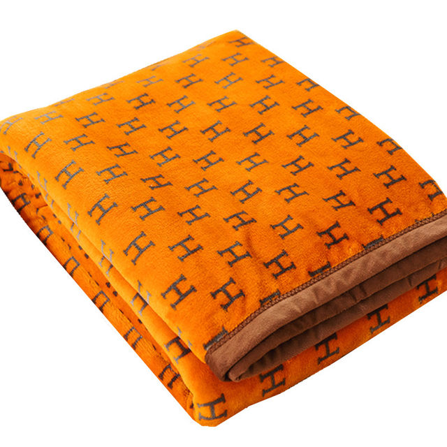 ຜ້າຫົ່ມຂະຫນາດນ້ອຍ quilt nap cover office single and double sofa blanket dormitory thickened warm winter coral velvet blanket