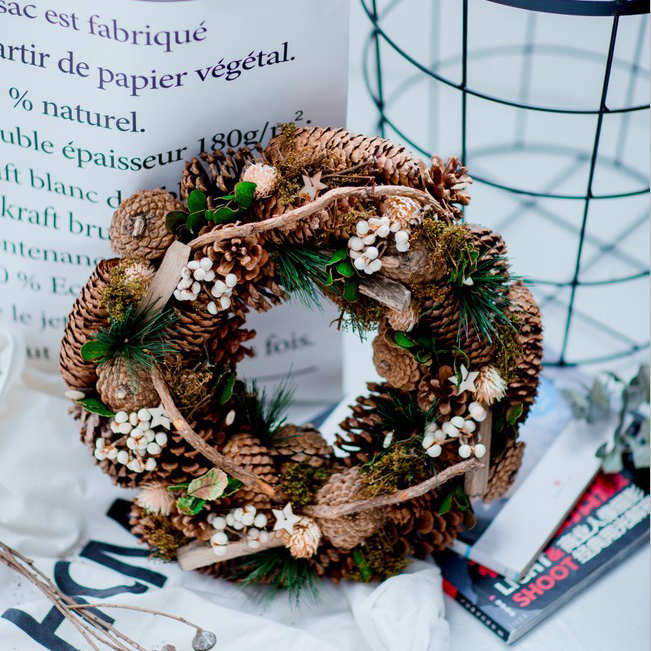Pine cone wreath natural dry flower Christmas decorations pendant wall decoration creative dry branches window wedding decoration