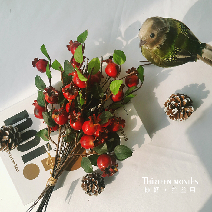 Pomegranate fruit emulation small pomegranate decorative pendulum decorated with realistic hand feel fruits to beam flower arrangement ingredients American