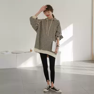 High-end sense is not obvious, covering the belly maternity clothes Autumn 2021 casual striped loose tide medium and long version sweater top