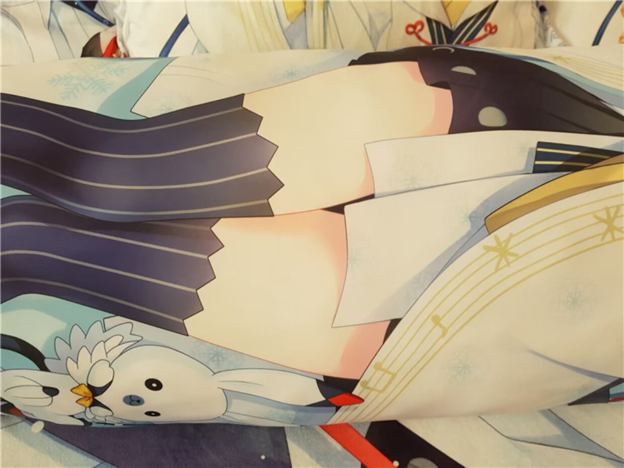 Snow Hatsune quanh thân gối Tuyết tuyết 2018 Sếu đầu đỏ ấn tượng hai nhân dân tệ hoạt hình gối hoạt hình hình dán nổi