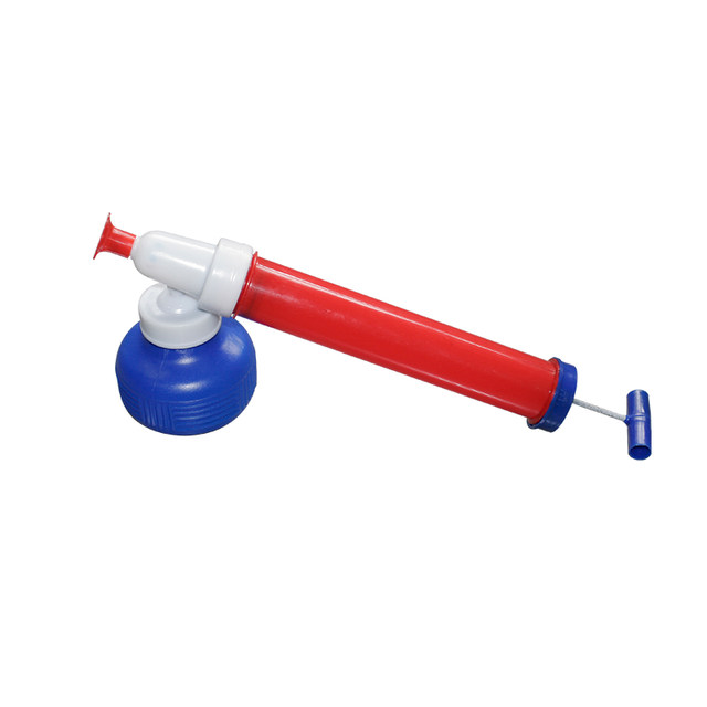 The city's small pumping type old-fashioned sprayer sprinkles watering spray water spray wash glass cooling small sprayer
