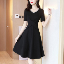 Dress female summer French 2021 New slim body thin black temperament high end Hepburn small black skirt early autumn
