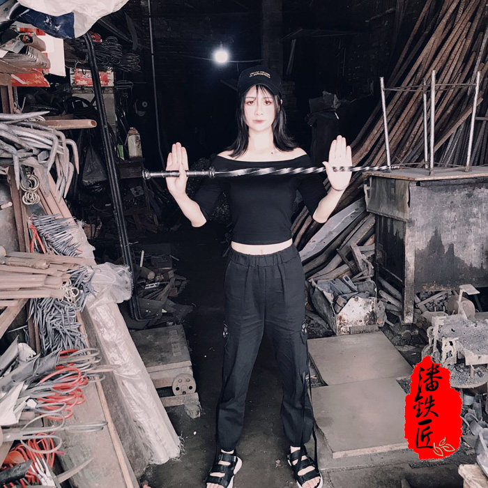 Black Soul Weapons 8-like Soldier's Hyperactive Dragon and Qinqiong Martial Arts Whip Chic Door Soldier Gifts Collection of the Town Residence Pendulum