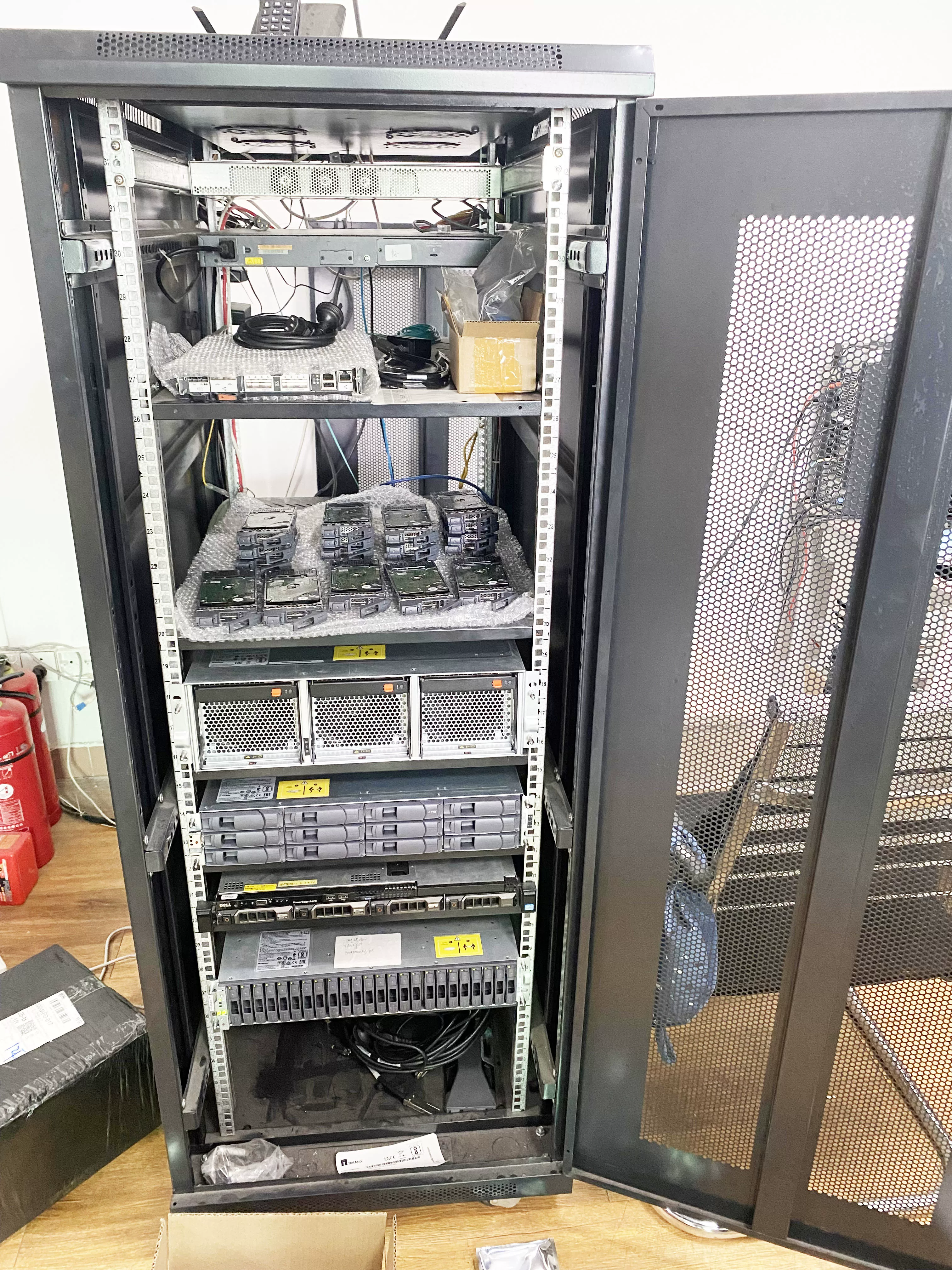 Жесткий диск NetApp 1.2TB SAS SP-342A-R6 для сервера, 10K, совместимый с 2.5-дюймовым диском ds224c