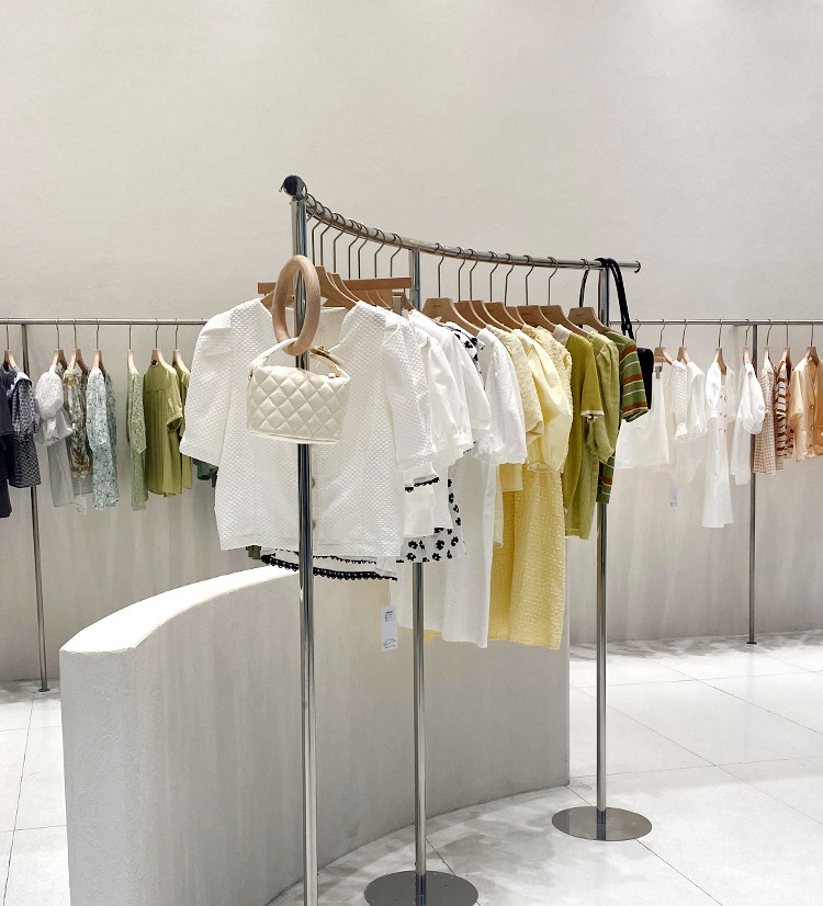 Clothing Store Special Semicircle Landing Show Shelf Arc Middle Island Shelf Stainless Steel Wire Drawing Nordic Wind Korean version net red