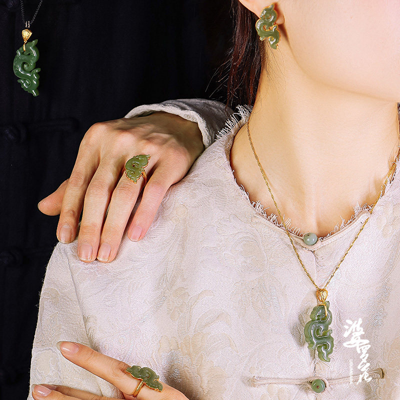 Tibetan ring ancient jade original antique and field Yuanyu Wooden River Grinding Seeds war Han Longgrain Fengpei Valentine's Day Golden inlaid pendant