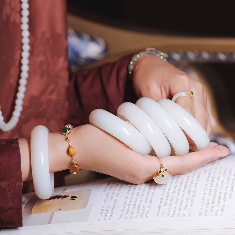 The Russian cucumber of Basand and Tire Bracelet of Yu Yu Bracelet comparable to Xinjiang seed